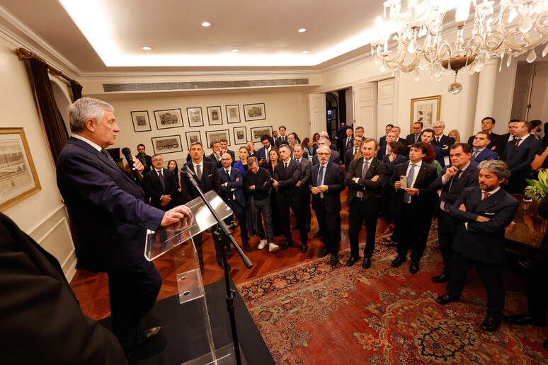 Tajani con los directivos de las grandes empresas italianas presentes en Brasil. - TODOS LOS DERECHOS RESERVADOS