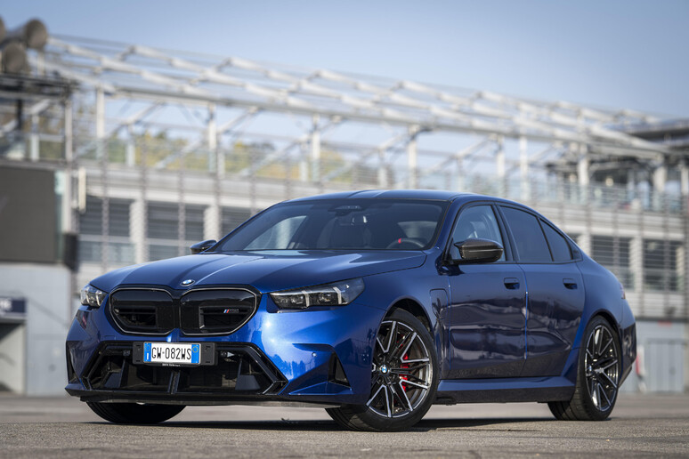 Bmw M5 - RIPRODUZIONE RISERVATA