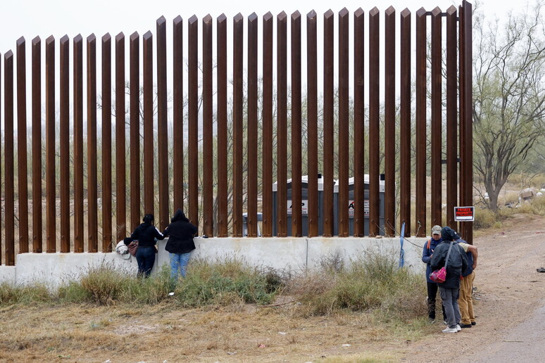 Controles fronterizos. El muro en Texas, símbolo de la política de Donald Trump hacia la migración - TODOS LOS DERECHOS RESERVADOS