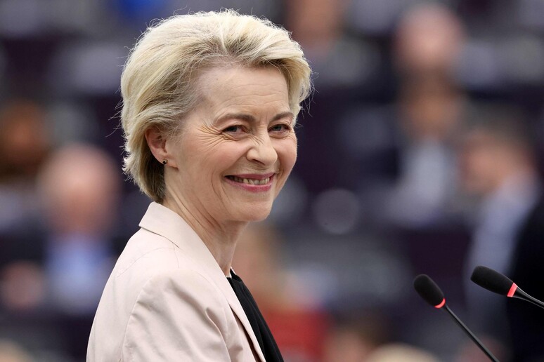 Via libera del Parlamento Ue alla Commissione von der Leyen con 370 sì © ANSA/AFP