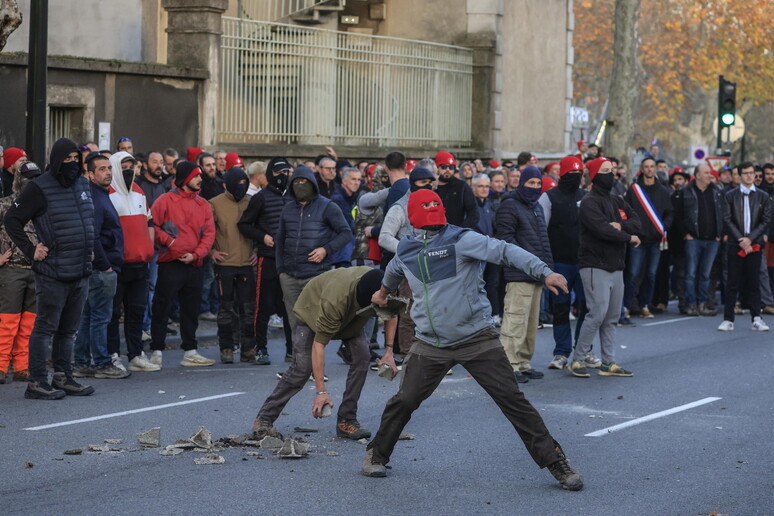 Protestos em Carcassonne, no sul da França, contra acordo Mercosul-UE © ANSA/EPA