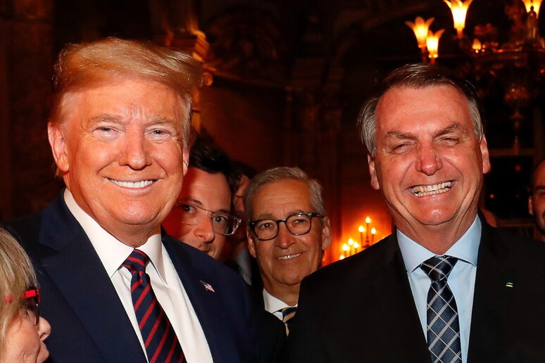 Donald Trump junto a Jair Bolsonaro en un encuentro en Mar-a-Lago en 2020. © ANSA/EPA