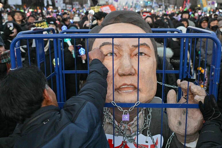 Manifestação na Coreia do Sul celebra impeachment de Yoon © ANSA/AFP