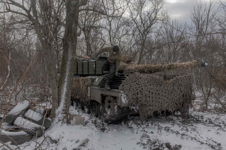 Um tanque ucraniano nas proximidades de Pokrovsk, na região de Donetsk © ANSA/AFP