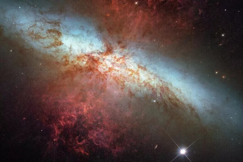 La supernova SN 2014J en la galaxia M82, distante 11,3 millones de años luz, fotografiada por el telescopio espacial Hubble. - TODOS LOS DERECHOS RESERVADOS