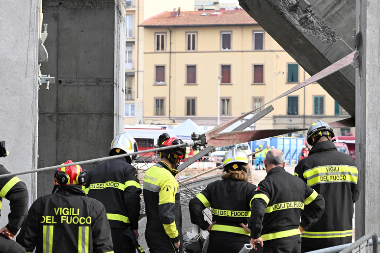 Crollo a Firenze -     RIPRODUZIONE RISERVATA