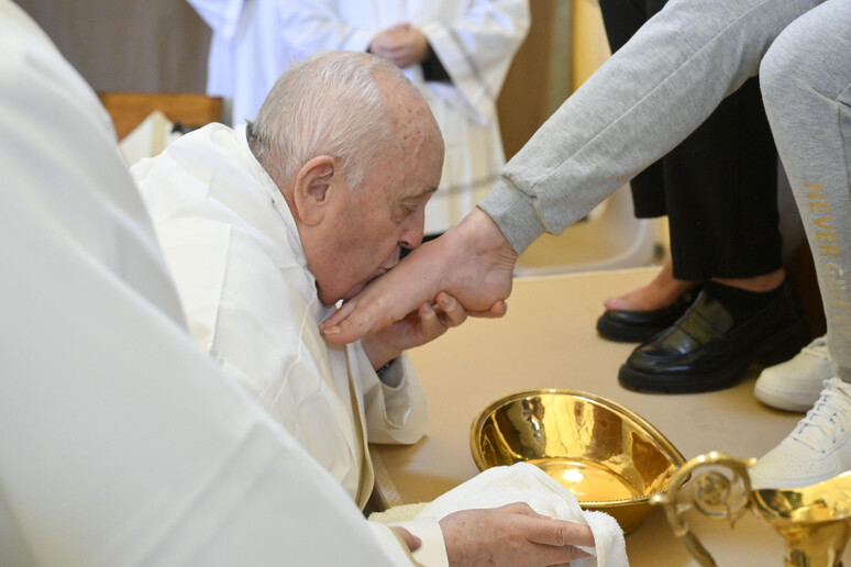 Papa Francisco durante visita à penitenciária feminina de Rebibbia, em Roma - TODOS OS DIREITOS RESERVADOS