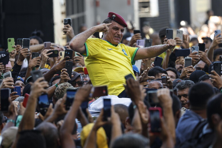 Jair Bolsonaro durante manifestação no Rio de Janeiro, em 21 de abril © ANSA/EPA