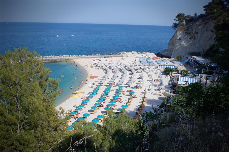 Praia em Ancona, no mar Adriático - TODOS OS DIREITOS RESERVADOS