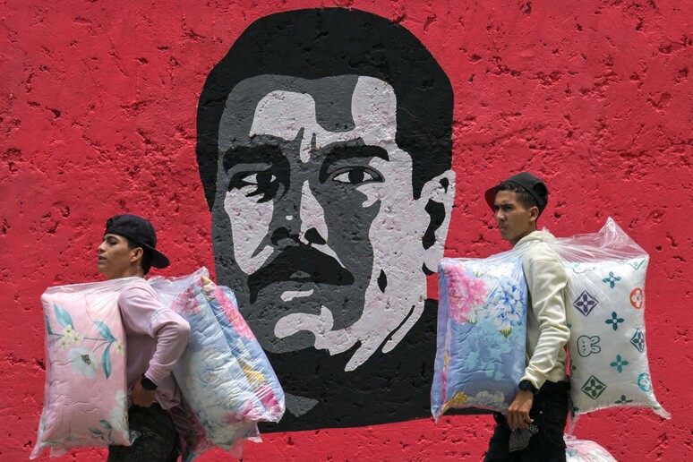 Un mural de Nicolás Maduro en las calles de Caracas © ANSA/AFP