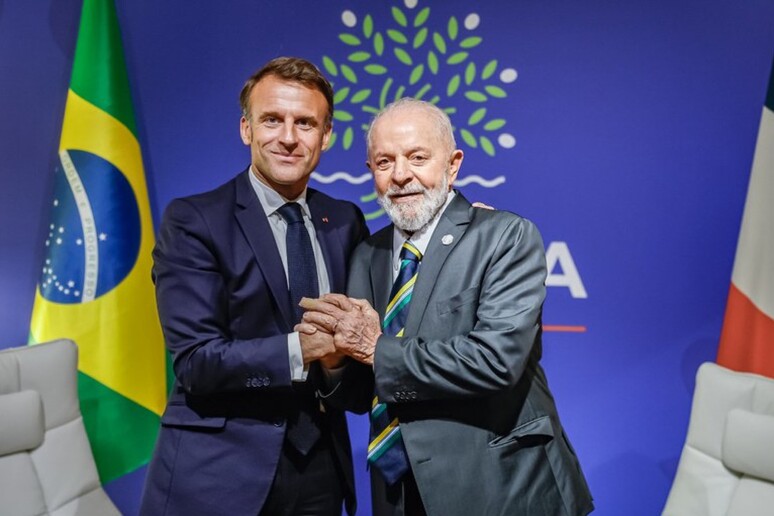 Lula durante seu encontro com Macron na cúpula do G7, na Itália - TODOS OS DIREITOS RESERVADOS