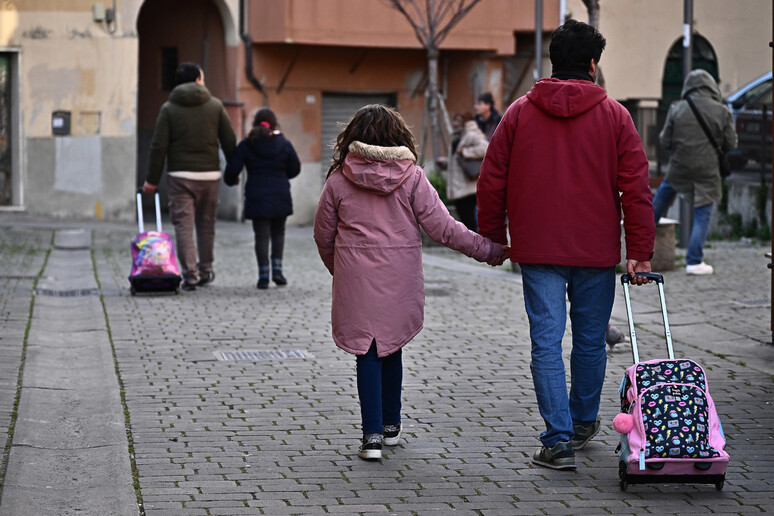 Italia y España están lejos de la  'tasa de reemplazo ' de 2,1 hijos por mujer. - TODOS LOS DERECHOS RESERVADOS