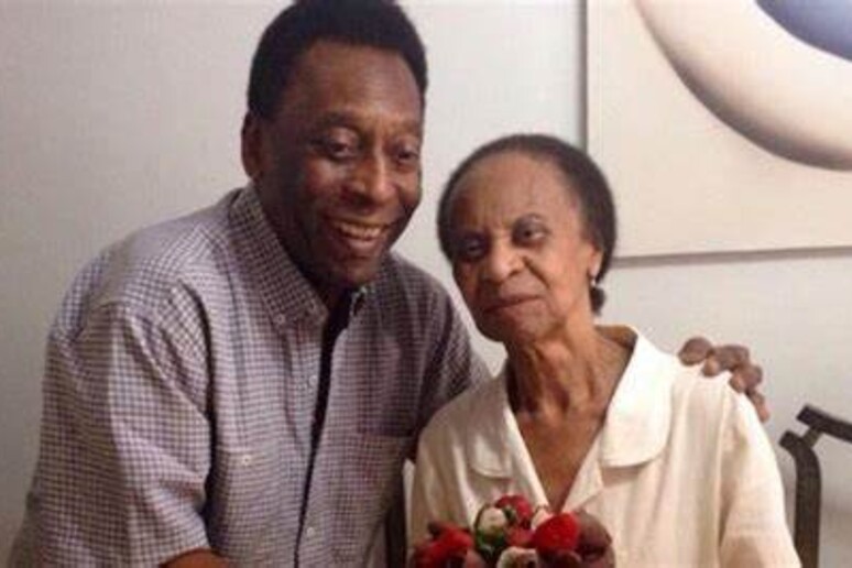 Pelé y Doña Celeste en una de las últimas imágenes juntos - TODOS LOS DERECHOS RESERVADOS