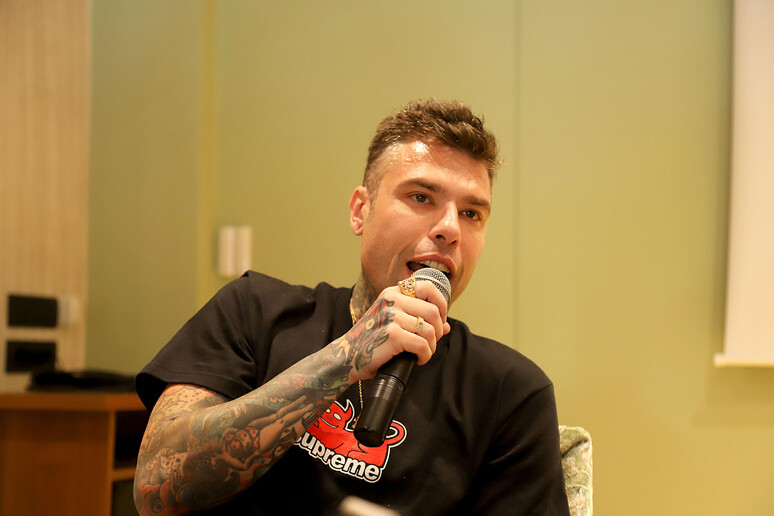 Fedez,  'utilizzare risorse Pnrr per ex Ilva, priorità salute ' - TODOS OS DIREITOS RESERVADOS