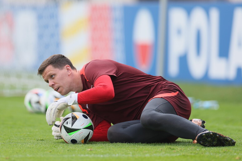 Szczesny afirmou ter dado ao futebol "tudo que tinha" © ANSA/EPA