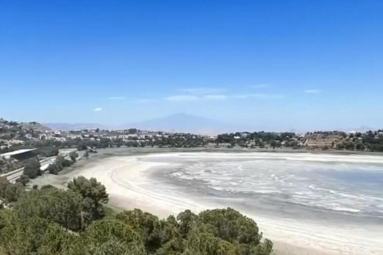 El lago de Pergusa, en Sicilia, prácticamente desaparecido, sin agua - TODOS LOS DERECHOS RESERVADOS