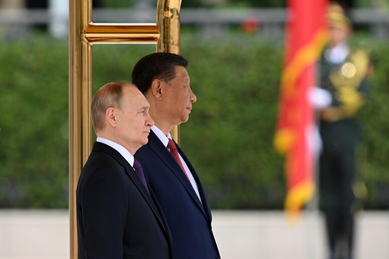 Putin e Xi durante encontro em Pequim, em maio de 2024 © ANSA/EPA