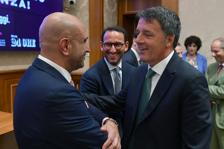 L’Amministratore Delegato di Proger S.p.A. Marco Lombardi (S) e il Senatore Matteo Renzi - RIPRODUZIONE RISERVATA