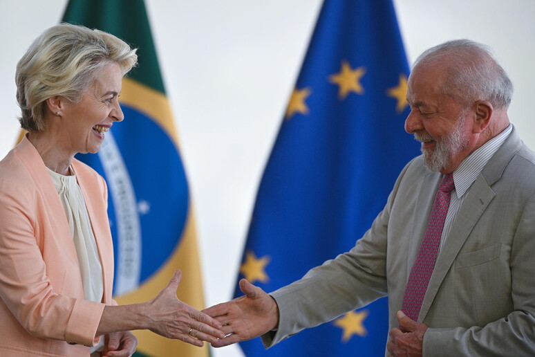 Ursula von der Leyen e Lula durante encontro em junho de 2023, em Brasília © ANSA/EPA