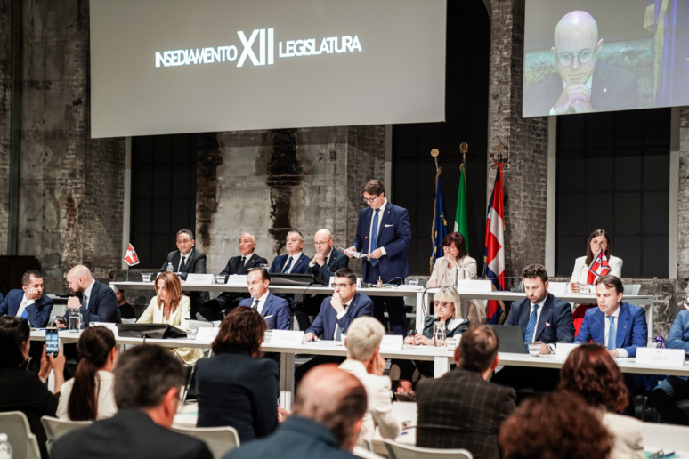 Al via con l 'Inno d 'Italia la dodicesima legislatura in Piemonte - RIPRODUZIONE RISERVATA