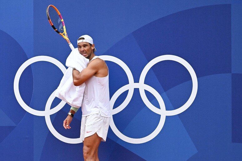 Nadal frenó entrenamientos en París por una dolencia © ANSA/AFP