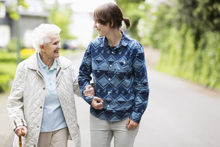 Regioni,  'bene una legge che riconosca il caregiver familiare ' - RIPRODUZIONE RISERVATA