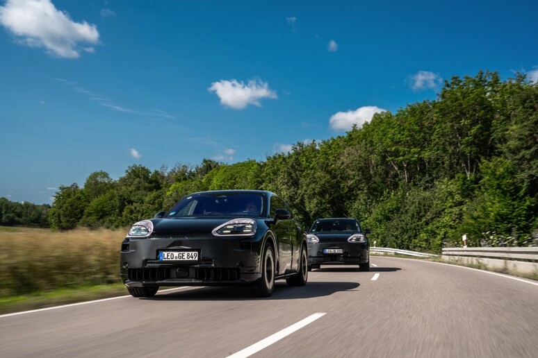 La Porsche Cayenne offrirà tre tipologie di powertrain © ANSA/Porsche