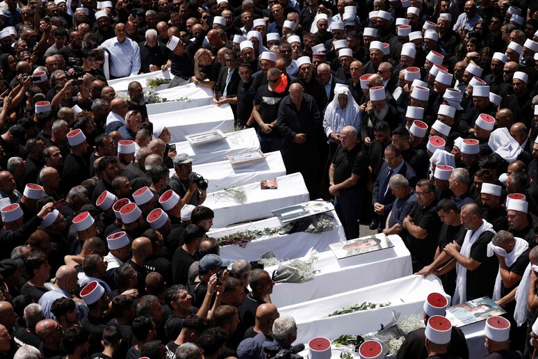 Funeral de crianças mortas em ataque atribuído por Israel ao Hezbollah nas Colinas de Golã © ANSA/AFP