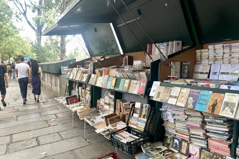 Imagen de uno de los "bouquinistes" - TODOS LOS DERECHOS RESERVADOS