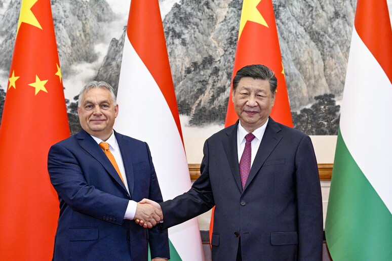 Orban ricevuto da Xi Jinping a Pechino © ANSA/EPA