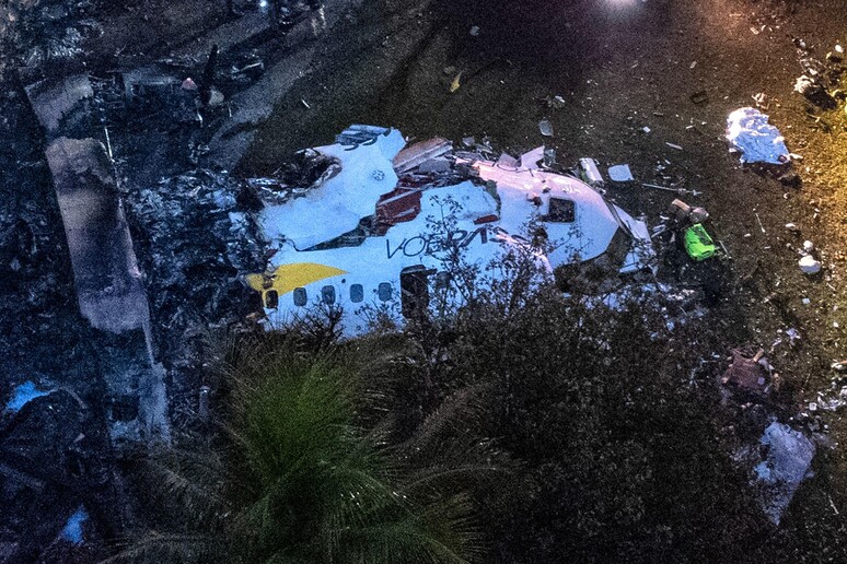 Destroços de avião da Voepass em Vinhedo (SP) © ANSA/AFP