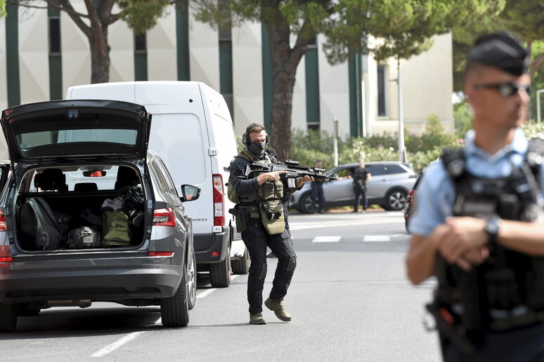 Ataque deixou um policial ferido em La Grande-Motte - TODOS OS DIREITOS RESERVADOS