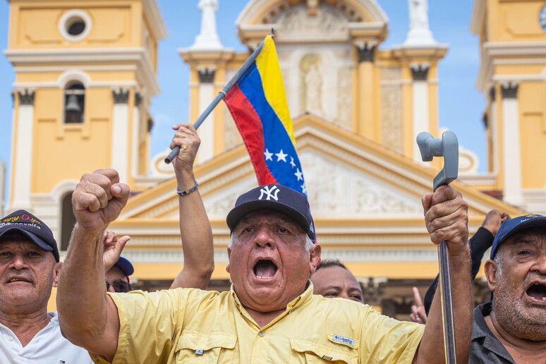 Protesta de venezolanos en Brasil. © ANSA/EPA