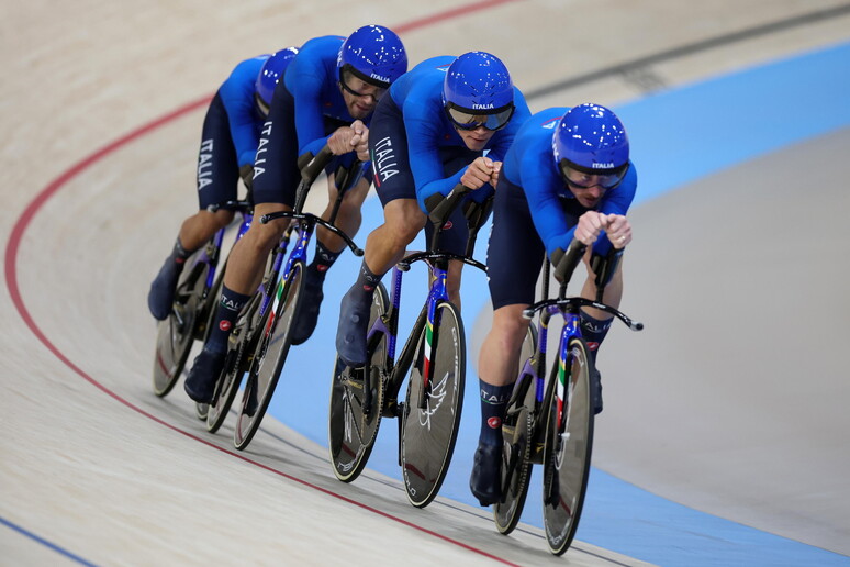 Equipe masculina da Azzurra fez 3m44s197 em sua volta mais rápida © ANSA/EPA