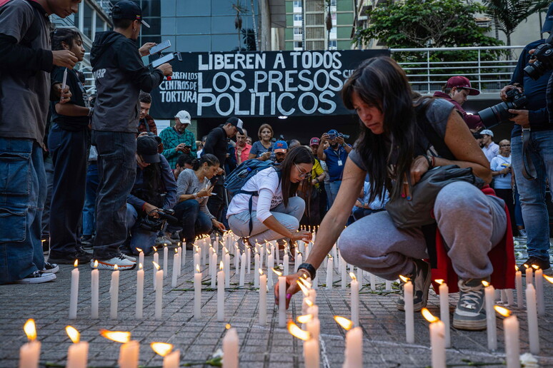 Opositores claman por la liberación de presos políticos en Venezuela © ANSA/EPA