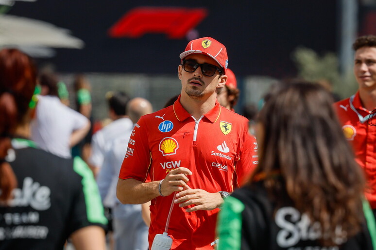 Charles Leclerc vem de vitória no GP da Itália, em Monza © ANSA/EPA