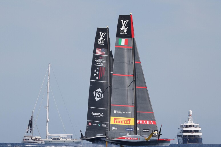 Louis Vuitton Cup: manca il vento, stop alle regate © ANSA/AFP