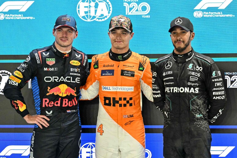 Norris, Verstappen y Hamilton, el podio de la clasificación en Marina Bay © ANSA/AFP