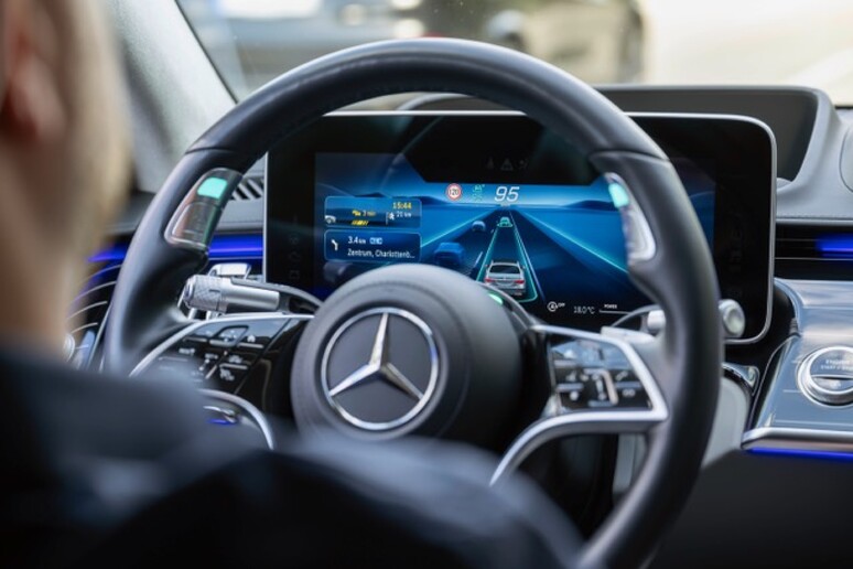 Mercedes-Benz aggiorna Drive Pilot a 95 km/h - RIPRODUZIONE RISERVATA