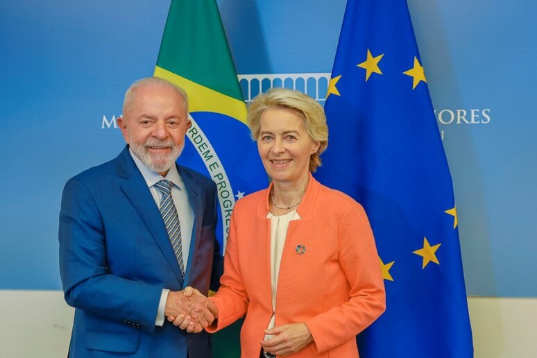 Lula e Ursula von der Leyen se cumprimentam em Nova York © ANSA/Ricardo Stuckert