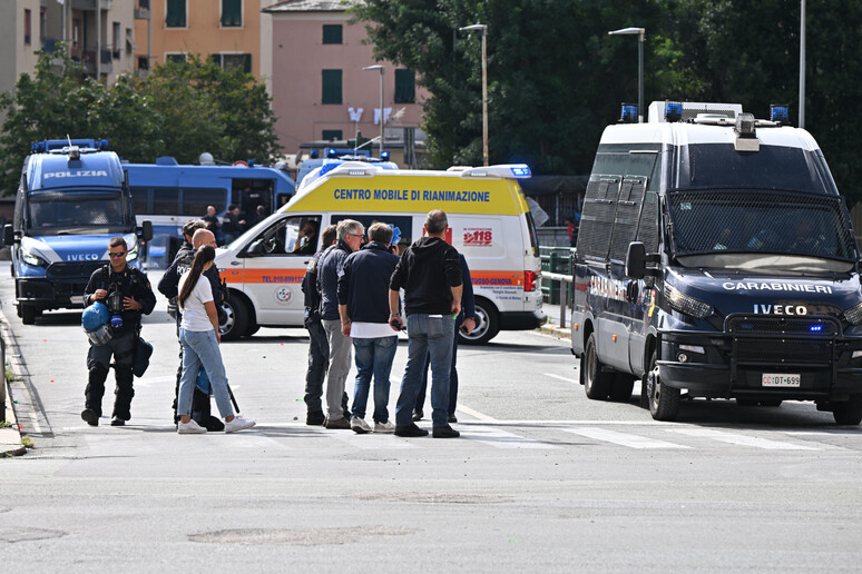 La policía dispersó a fanáticos de Genoa y Sampdoria que chocaron antes del clásico - TODOS LOS DERECHOS RESERVADOS