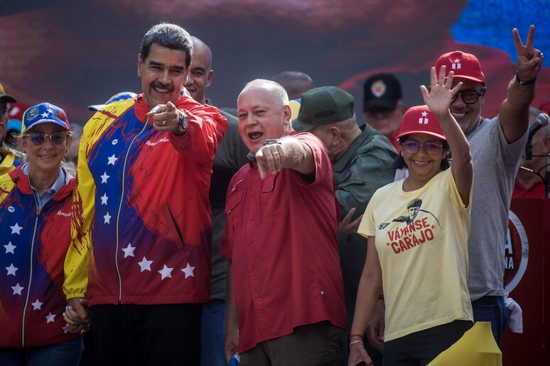 Piden en Argentina la captura internacional de Maduro © ANSA/EPA