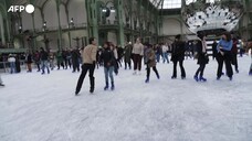 Parigi, riapre la pista di pattinaggio su ghiaccio al Grand Palais